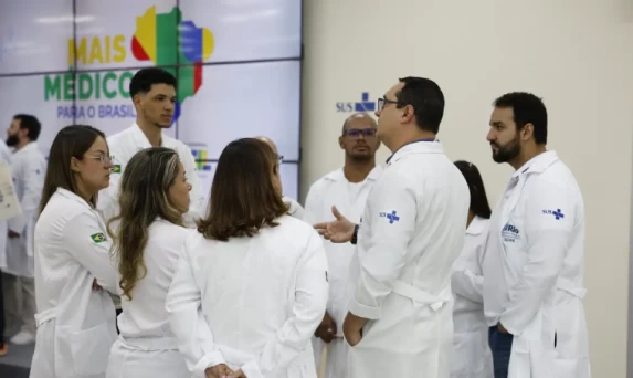 Quase 1,5 mil médicos começam atuação pelo programa Mais Médicos hoje