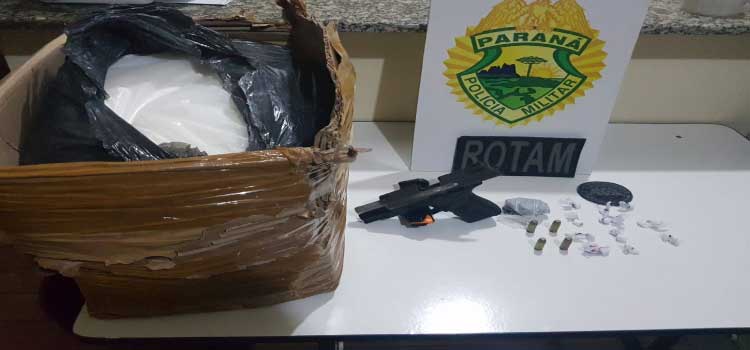 QUEDAS DO IGUAÇU: 21 quilos de cocaína, arma, pequena quantidade de maconha e quatro pessoas detidas.