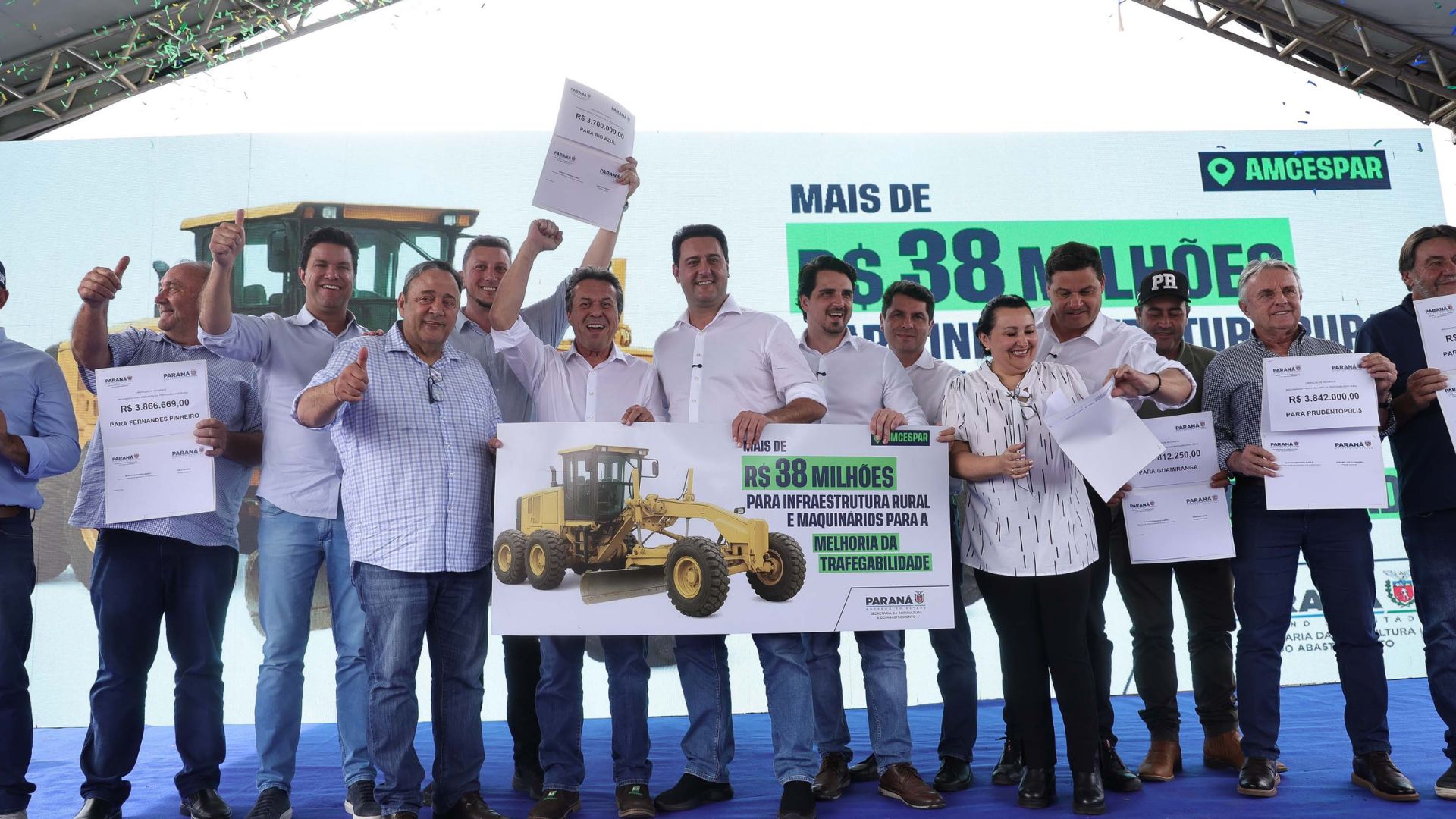 R$ 38 MILHÕES PARA ESTRADAS RURAIS: GOVERNO DO ESTADO ENTREGA MAQUINÁRIO NO CENTRO-SUL