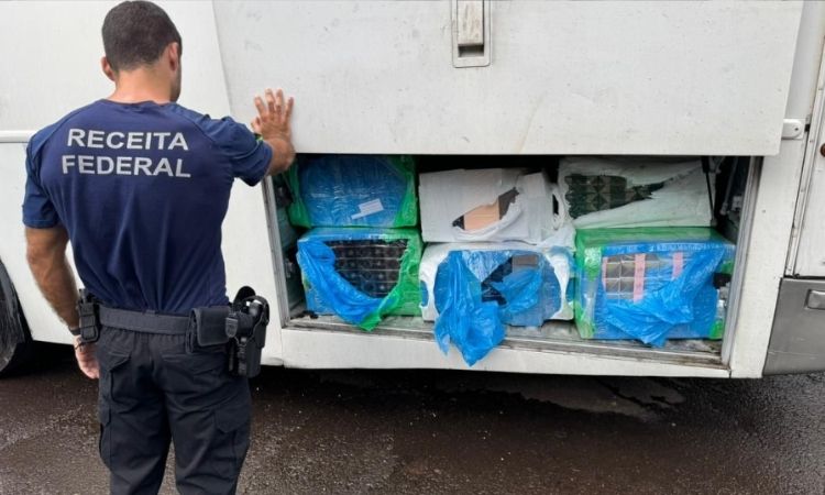 Receita Federal apreende quase R$ 4 milhões em mercadorias e 156 kg de droga na fronteira