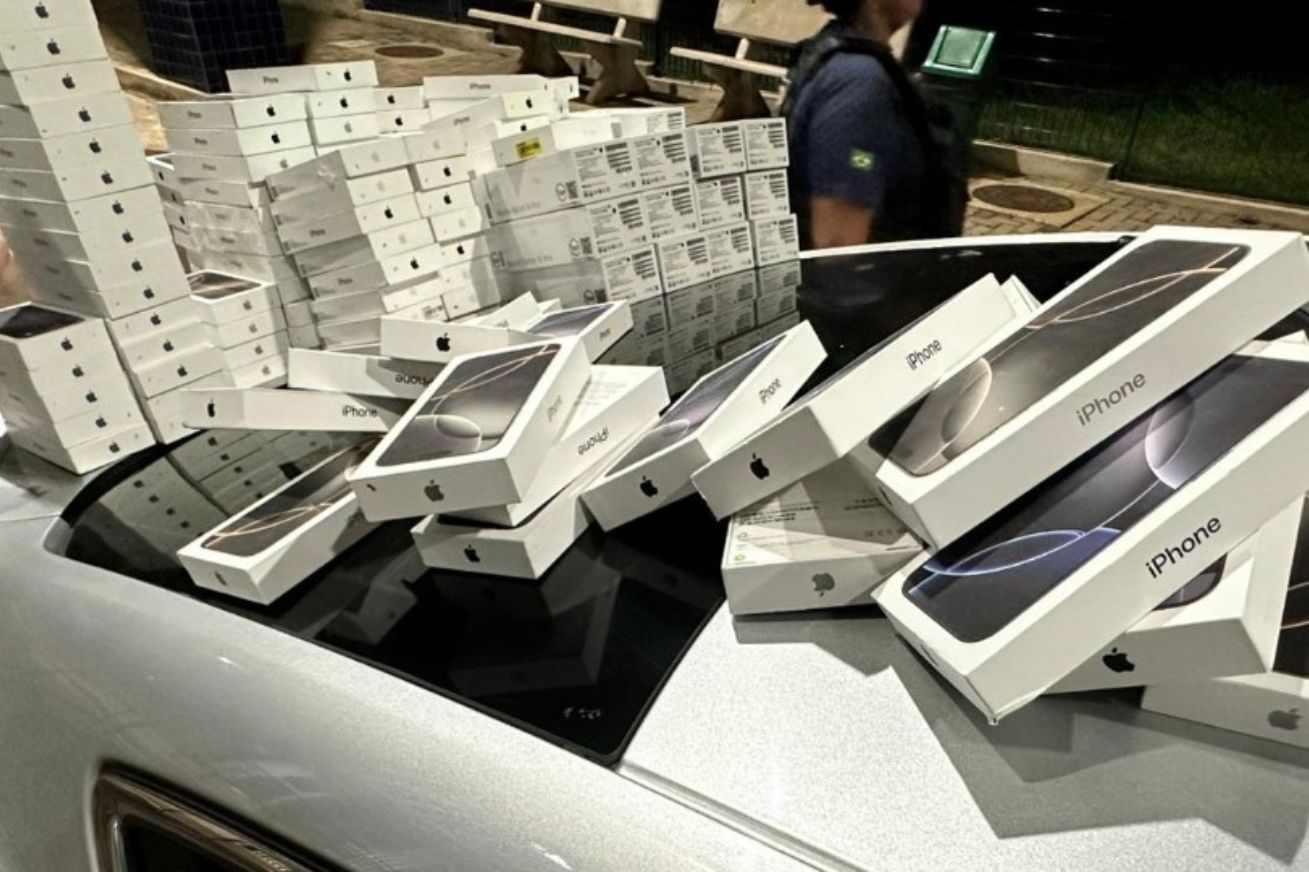 Receita Federal apreende R$ 600 mil em celulares durante operação no Oeste do Paraná Receita Federal apreende R$ 600 mil em celulares durante operação no Oeste do Paraná