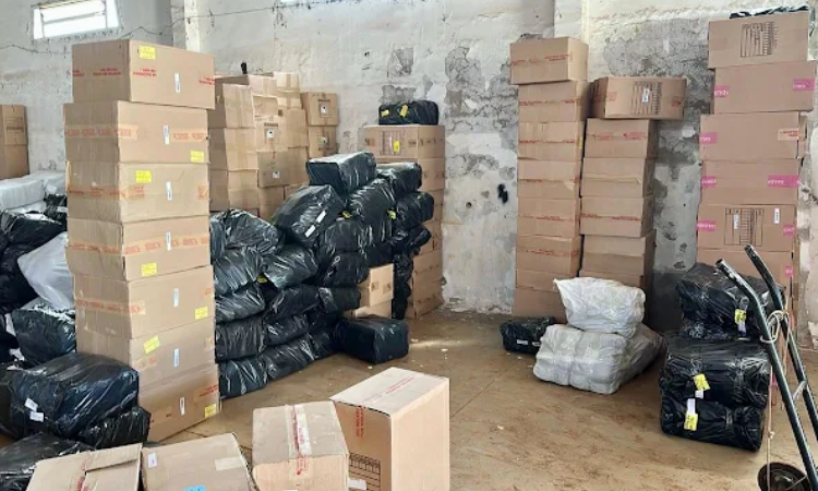 Receita Federal de Foz Apreende Grande Carga de Calçados Falsificados em Depósito Clandestino