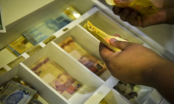 Receita Federal paga hoje o primeiro lote de restituição do Imposto de Renda 2024 com valor recorde.