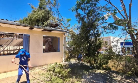 RECONSTRUÇÃO COM RESSOCIALIZAÇÃO: PRESOS DO PARANÁ CONCLUEM LIMPEZA DE PRÉDIOS PÚBLICOS EM RIO BONITO DO IGUAÇU