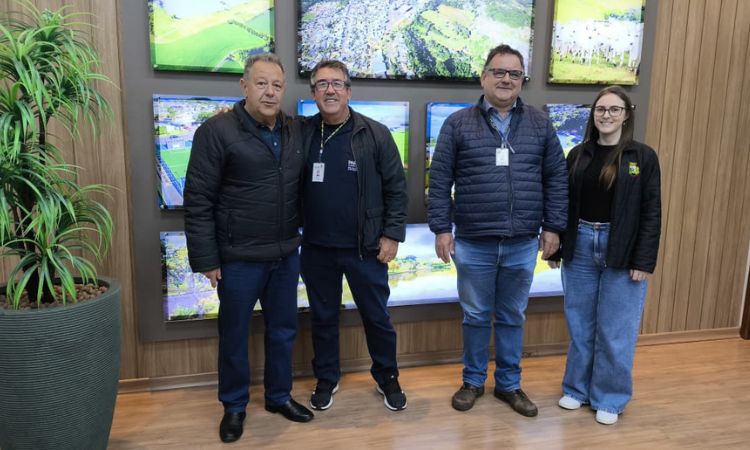 Representantes da Seab/PR fiscalizam obras de pavimentação asfáltica em Guaraniaçu