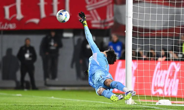Rossi brilha nos pênaltis e Flamengo avança para a semifinal da Libertadores Rossi brilha nos pênaltis e Flamengo avança para a semifinal da Libertadores