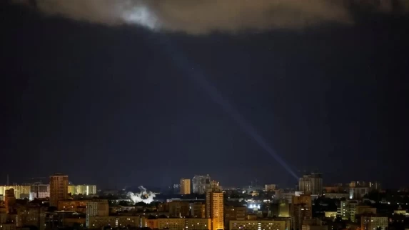 RÚSSIA RETOMA ATAQUES À UCRÂNIA COM MÍSSEIS HIPERSÔNICOS E DRONES