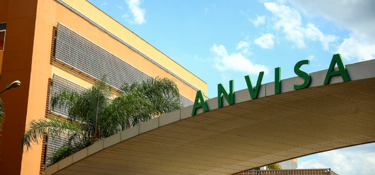SAÚDE: Anvisa proíbe fabricação de sete produtos para cabelos.