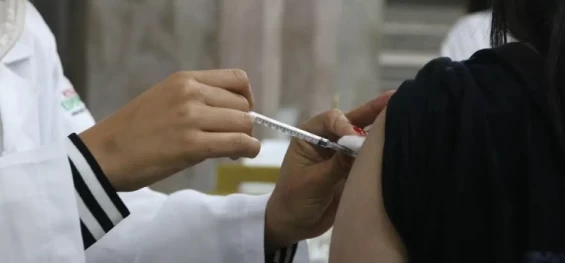 SAÚDE: BNDES investe em vacina contra covid-19 desenvolvida pela Fiocruz.