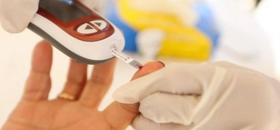 SAÚDE: Diabetes aumenta risco de infecções e requer vacinação específica.