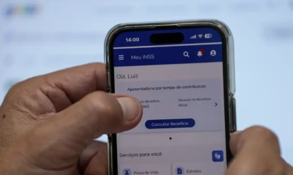 Segurados do INSS podem pedir devolução de descontos ilegais