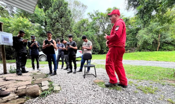 Segurança na Montanha: Ação no Pico Paraná orienta 300 pessoas durante o Carnaval