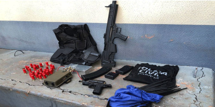 SEGURANÇA PÚBLICA: Polícia Civil apreende armas e prende três pessoas por porte ilegal em Santa Helena.