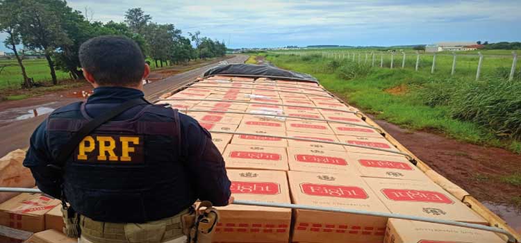 SEGURANÇA PÚBLICA: PRF apreende quase meio milhão de maços de cigarros no Paraná.