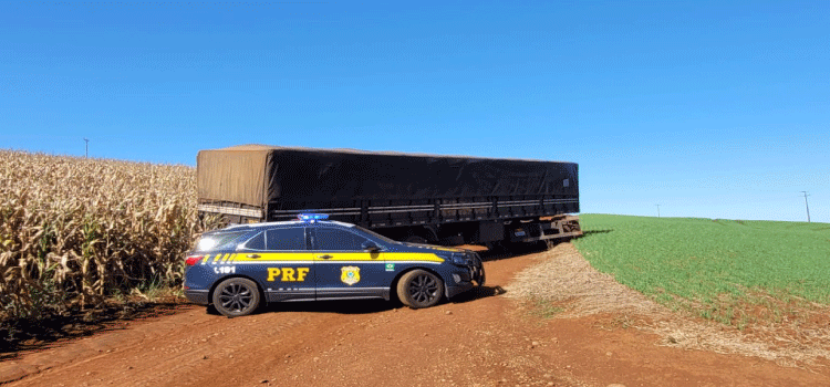 SEGURANÇA PÚLBLICA: Carreta paraguaia carregada de cigarros contrabandeados é apreendida em Cascavel (PR).