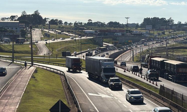SHOW RURAL 2026: RODOVIAS TÊM FLUXO INTENSO DE VEÍCULOS NO ACESSO AO PARQUE COOPAVEL EM CASCAVEL