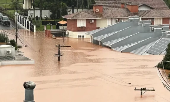 Sobe para 83 número de mortes no Rio Grande do Sul pelas fortes chuvas.