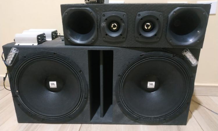 Som alto em veículo mobiliza Polícia Militar e termina com apreensão de equipamento em Guaraniaçu