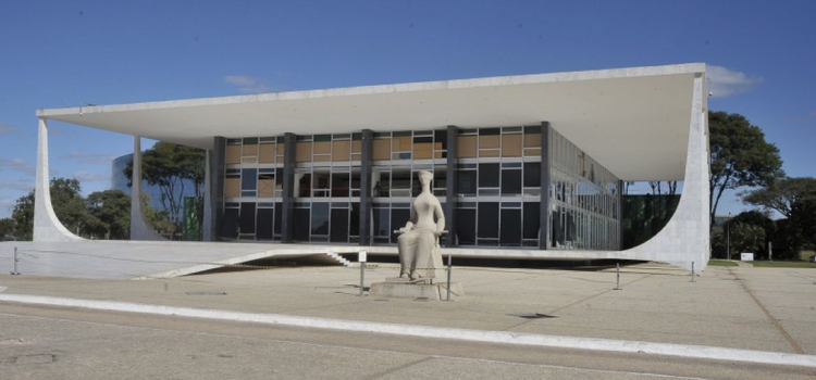 STF marca para amanhã análise de acordo sobre ICMS de combustíveis.