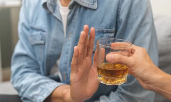 TAXA INÉDITA: 64% dos Brasileiros Declaram Abstinência de Álcool em 2025