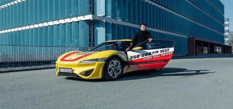 TECONOLOGIA: Carro movido a água salgada bate recorde ao percorrer 350 mil km sem qualquer tipo de problema.