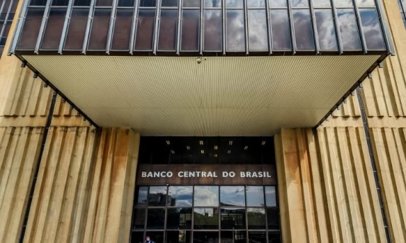 Título: Copom inicia reunião que definirá novo patamar da taxa básica de juros
