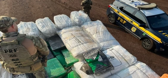 TOLEDO: Polícia Rodoviária Federal apreende caminhão com maconha oculta entre carga de bags.