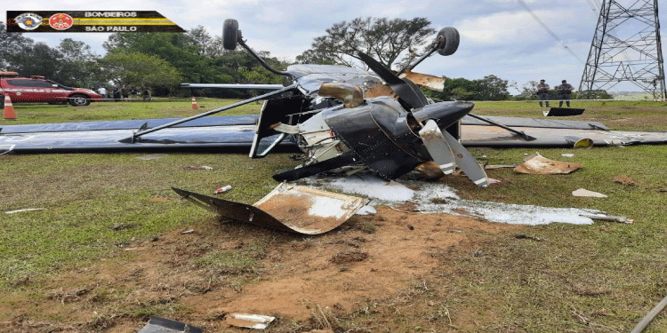 TRAGÉDIA: Duas pessoas morrem após avião com paraquedistas fazer pouso forçado no interior de SP.