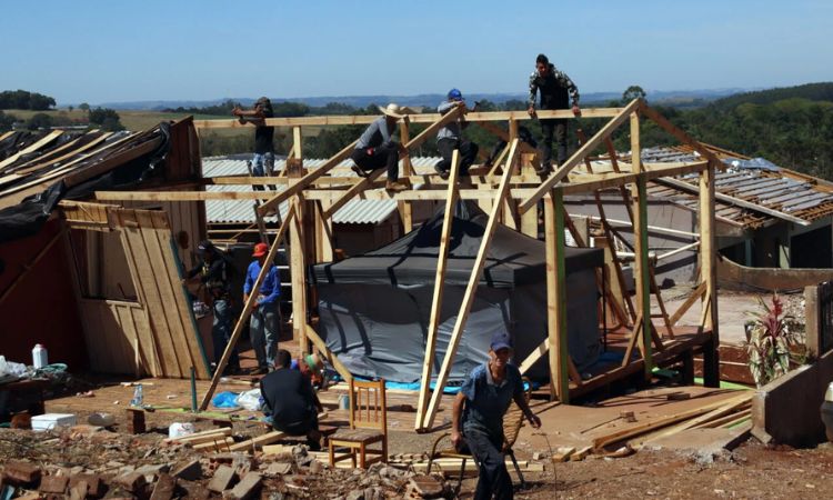 TRAGÉDIA E UNIÃO: UM MÊS APÓS TORNADO F4, RIO BONITO DO IGUAÇU SEGUE EM RECUPERAÇÃO