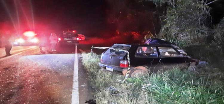 TRÂNSITO: Acidente com três veículos deixa um morto e cinco feridos na noite de domingo em Quedas do Iguaçu.