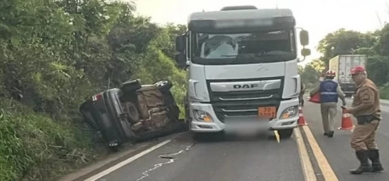 TRÂNSITO: Acidente entre carro e caminhão deixa um ferido na PR 182.