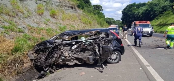 TRÂNSITO: Batida Frontal entre Caminhão e Carro deixa Homem Morto em Imbituva.
