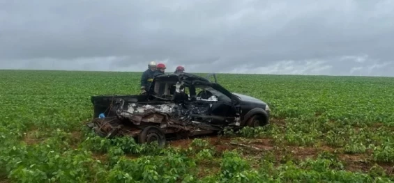 TRÂNSITO: Grave acidente deixou uma vítima morta na PR 182 em Flor da Serra, Realeza, no Sudoeste do Paraná.