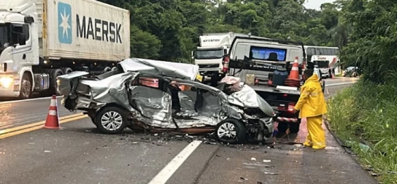 TRÂNSITO: Grave acidente na BR-277 deixa um morto e vários feridos.