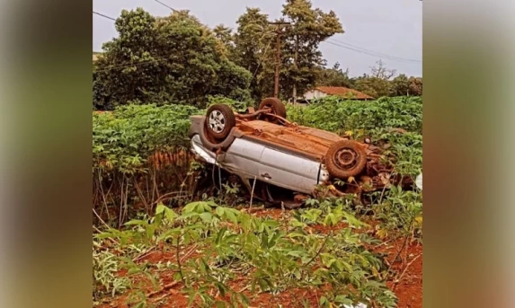 TRÂNSITO: Grave acidente na PR-180: Menor de idade perde controle e capota próximo a Anta Gorda.