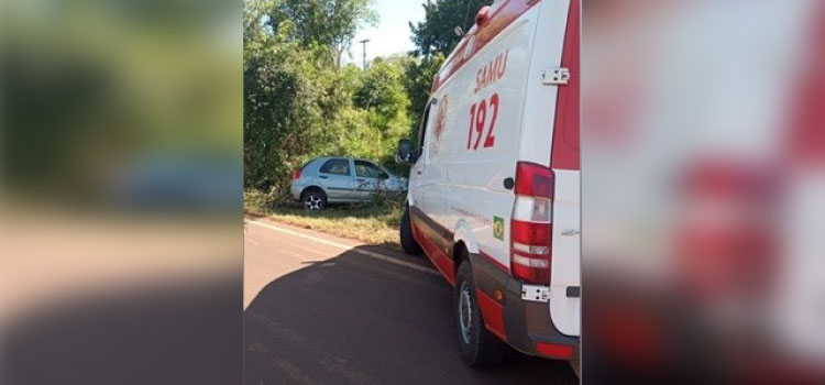 TRÂNSITO: Mulher fica ferida após carro sair da pista na PR-475.