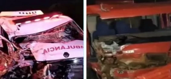 TRÂNSITO: Três carros, ambulância e caminhão se envolvem em acidente na PR-218 no Norte do Paraná.