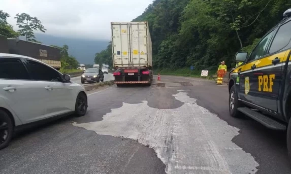 TRÂNSITO: Veja situação das rodovias do Paraná nesta terça de Carnaval.