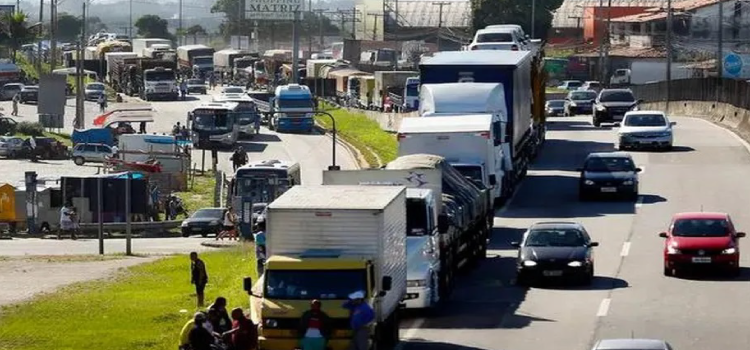 TRANSPORTE: ANTT reduz piso mínimo do frete rodoviário de 2,50% a 3,83%.