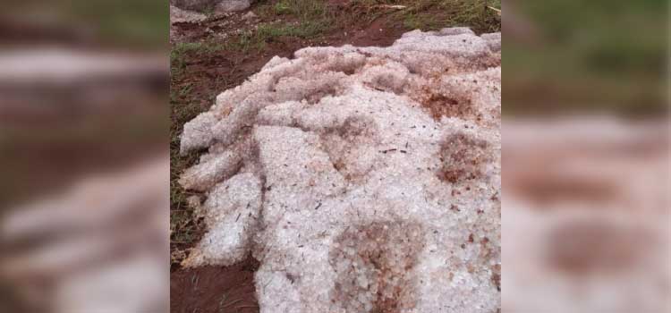 TRÊS BARRAS DO PARANÀ: Chuva de granizo surpreende população.