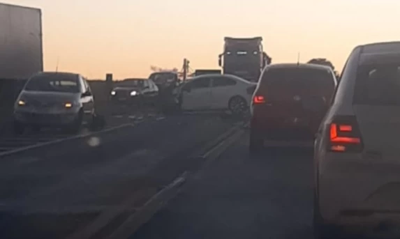 Três veículos batem na BR-369 em Campina da Lagoa