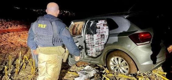 UBIRATÃ: Após tentar fuga da PRF, carro carregado com cigarro é apreendido.