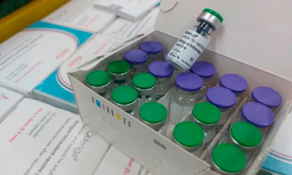 Um mês após início da vacinação da dengue, Paraná chega a 56% de doses aplicadas.