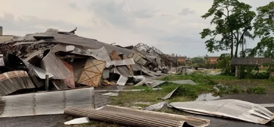 Vendaval teve característica de tornado em Cascavel, diz município.