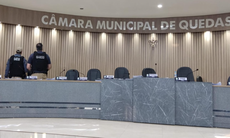 Vereadores, secretário e ex-servidores de Quedas do Iguaçu são alvo do Gaeco